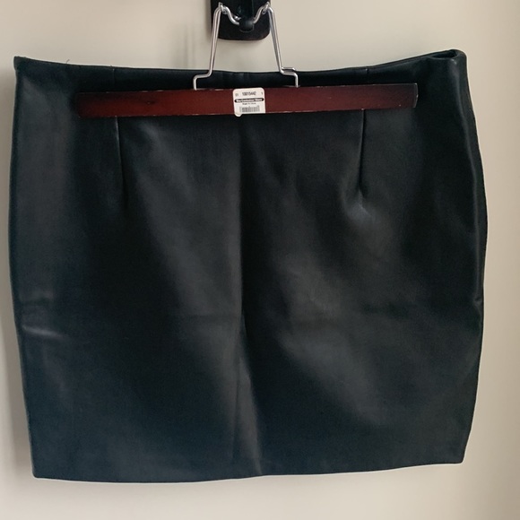 faux leather mini skirt - Picture 4 of 5